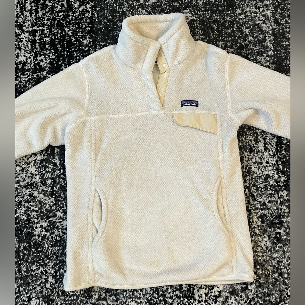 Women’s Patagonia pullover size medium